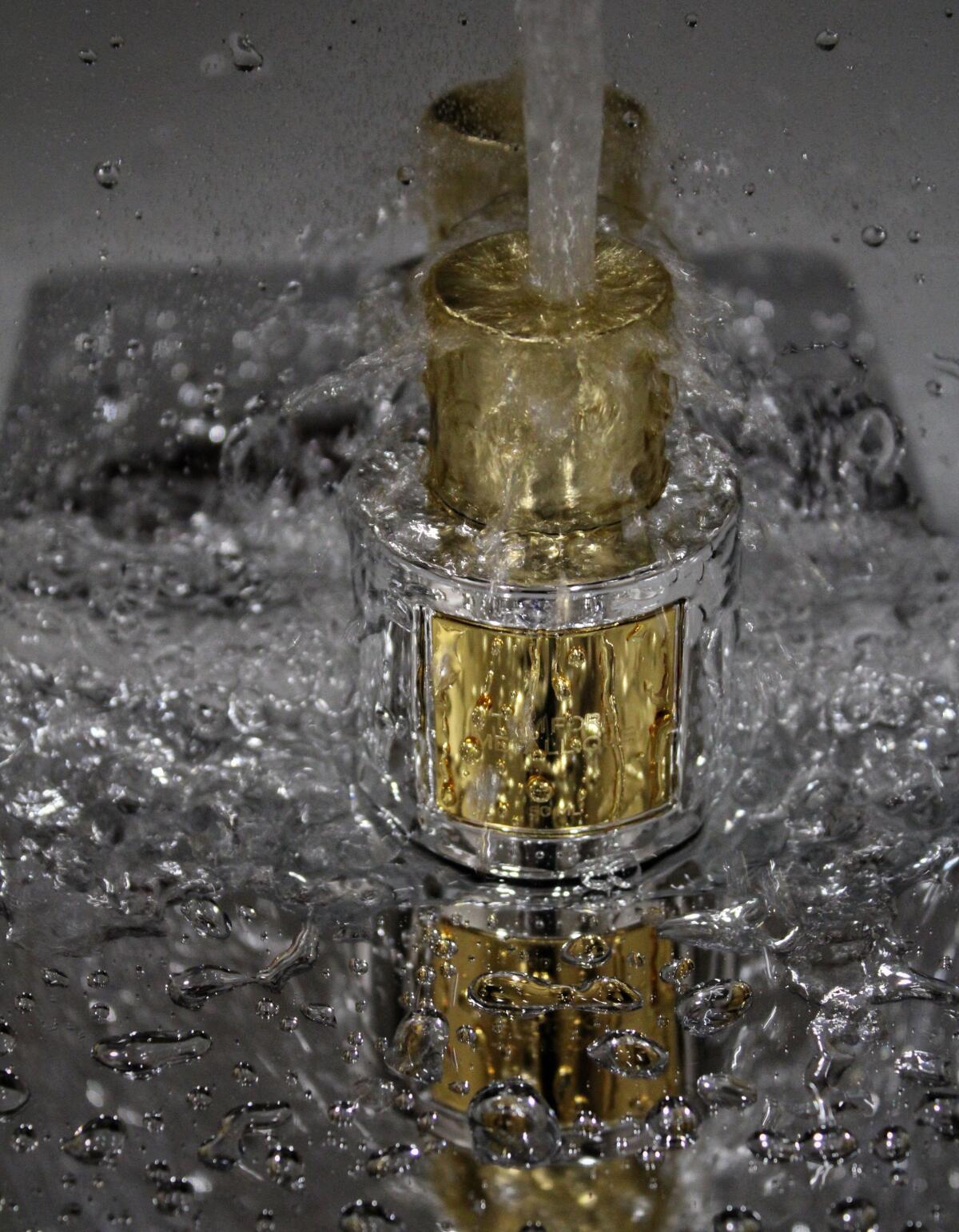 تصویر عطر متالیک تام فورد
