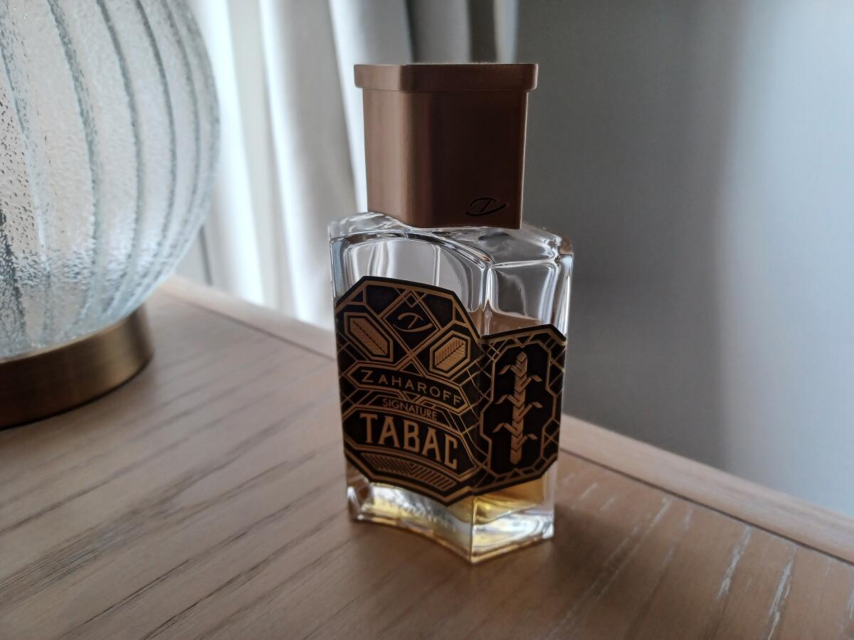 تصویر عطر سیگنیچر تاباک زاهاروف