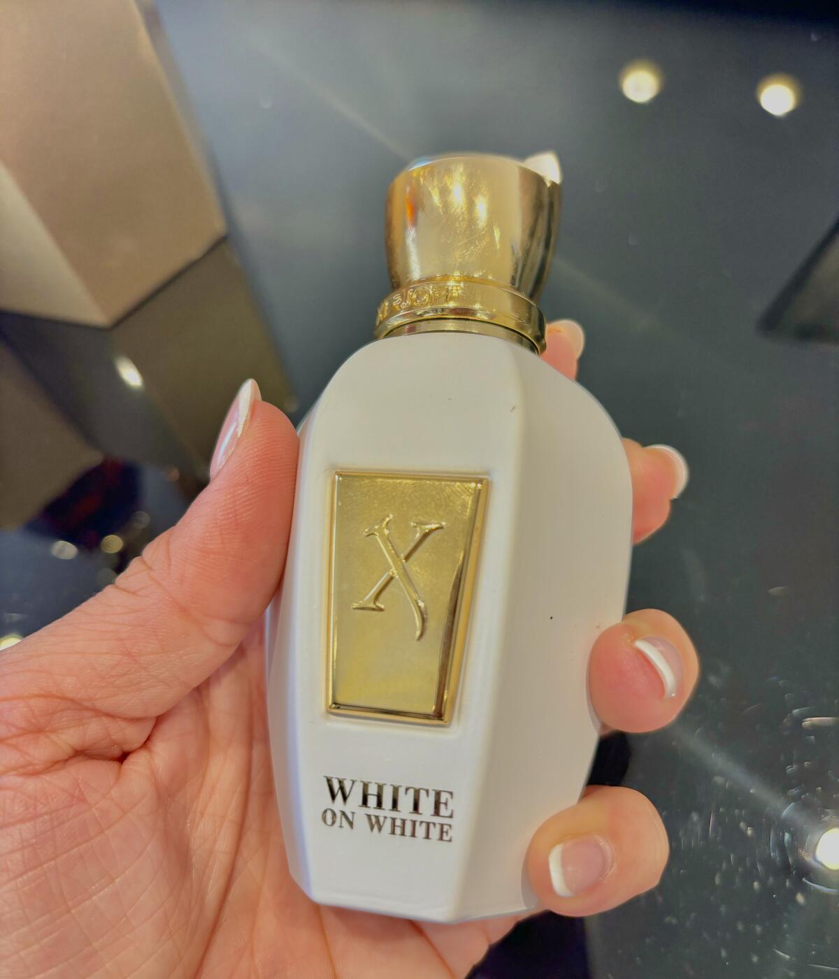 تصویر عطر وایت آن وایت زرجوف