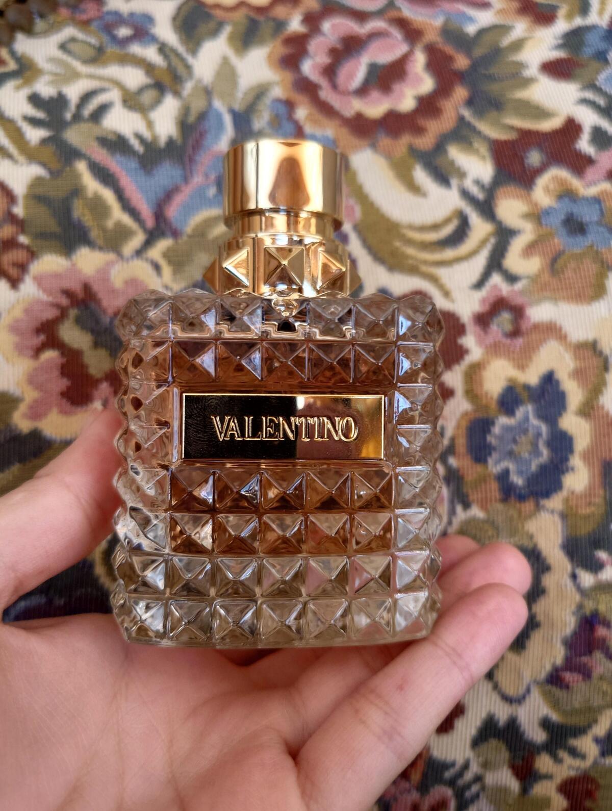 تصویر عطر والنتینو دونا