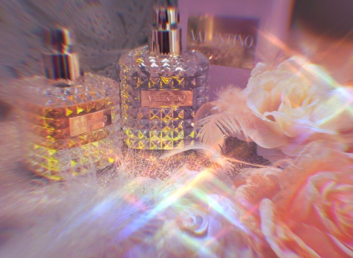 تصویر عطر والنتینو دونا