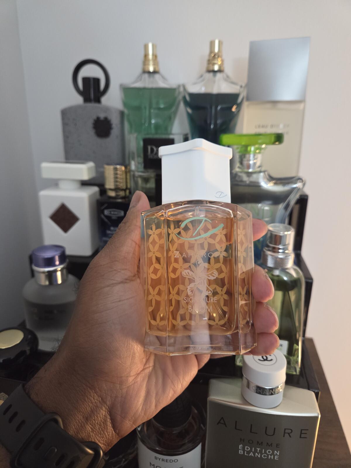 تصویر عطر سیگنچر بلوم زاهاروف
