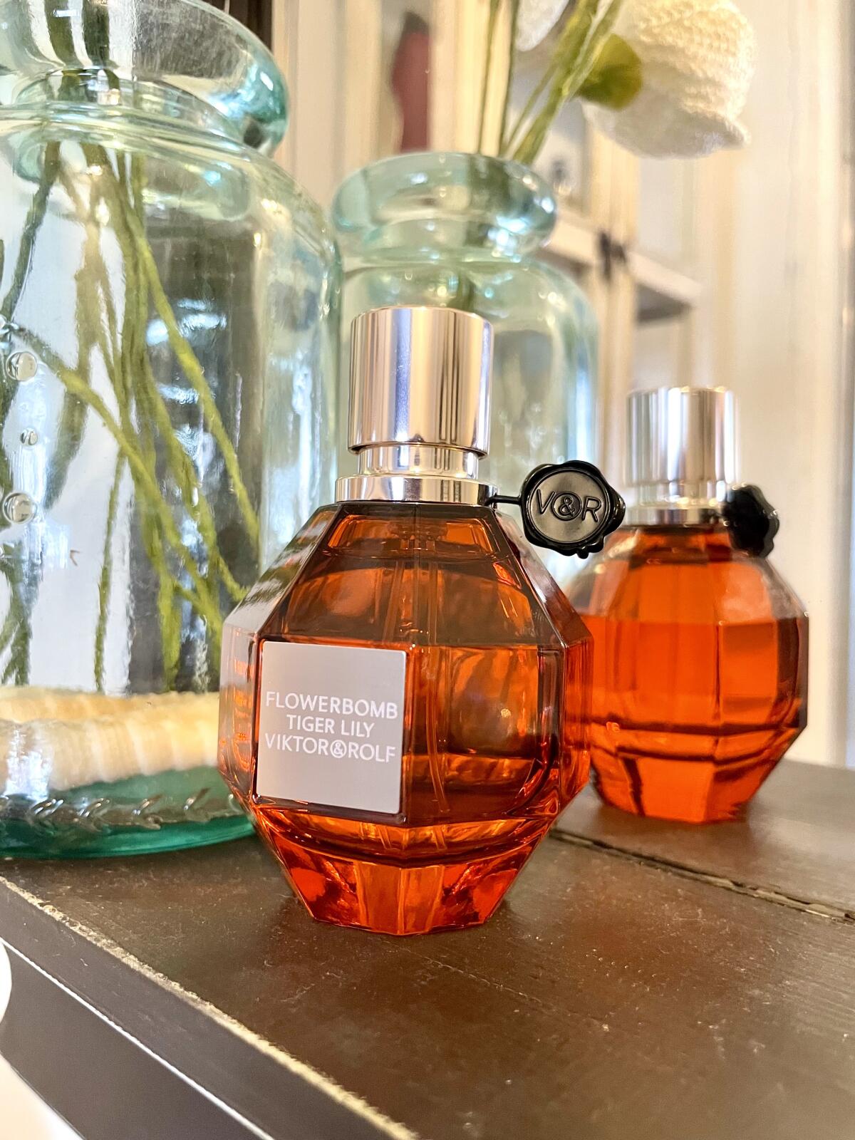 تصویر عطر فلاور بامب تایگر لیلی ویکتور اند رولف