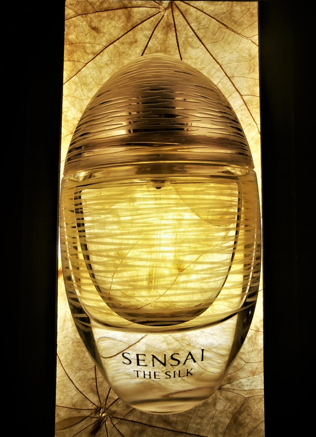 تصویر عطر د سیلک او د پرفیوم سنسای