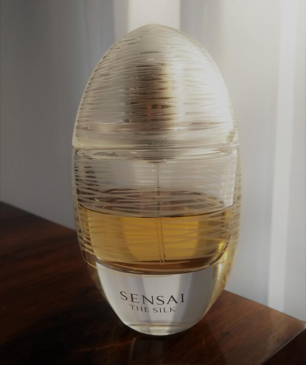 تصویر عطر د سیلک او د پرفیوم سنسای