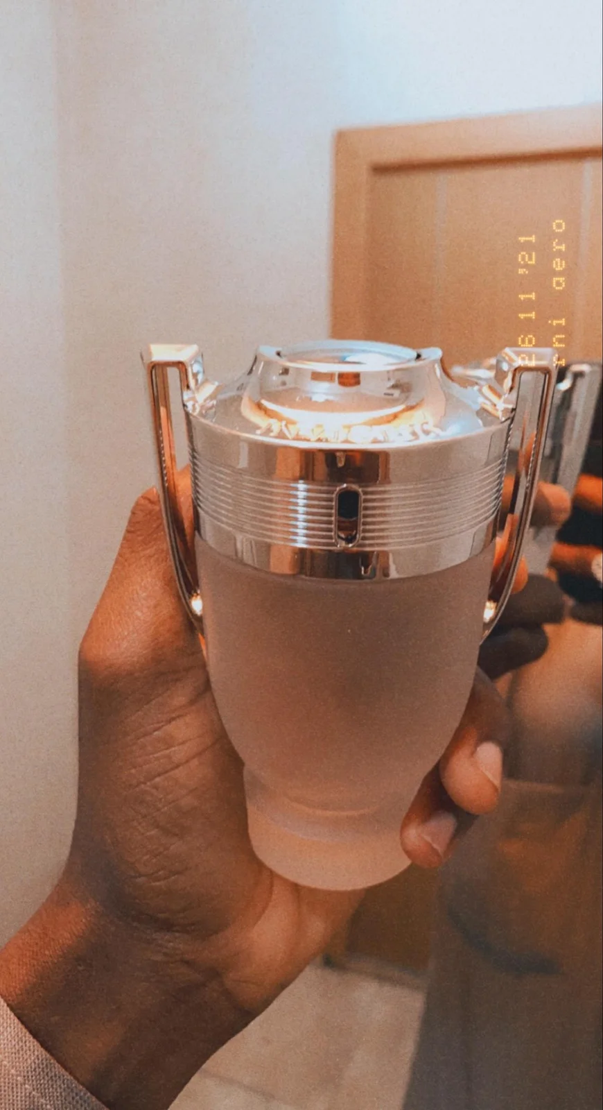 تصویر عطر اینویکتوس آکوا رابان