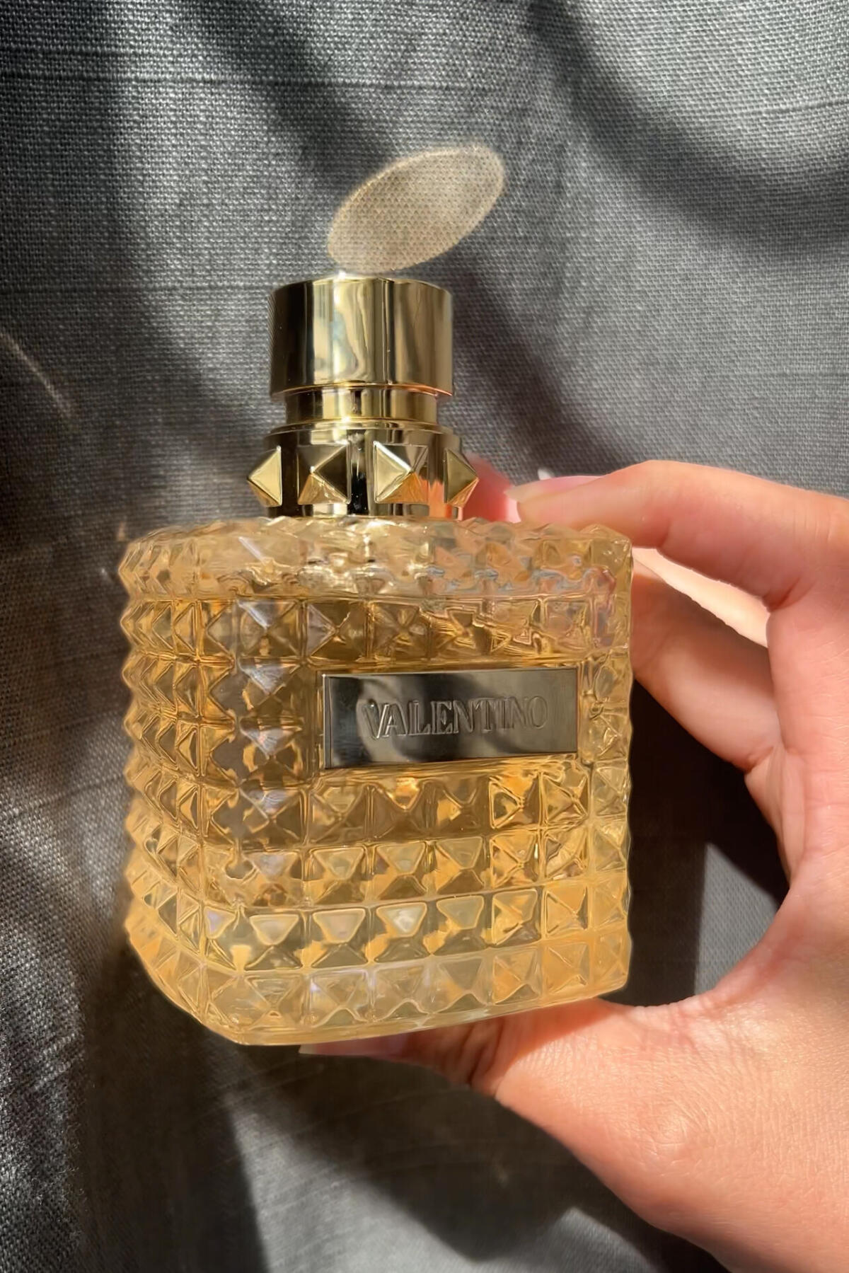 تصویر عطر بورن این روما د گلد دونا والنتینو