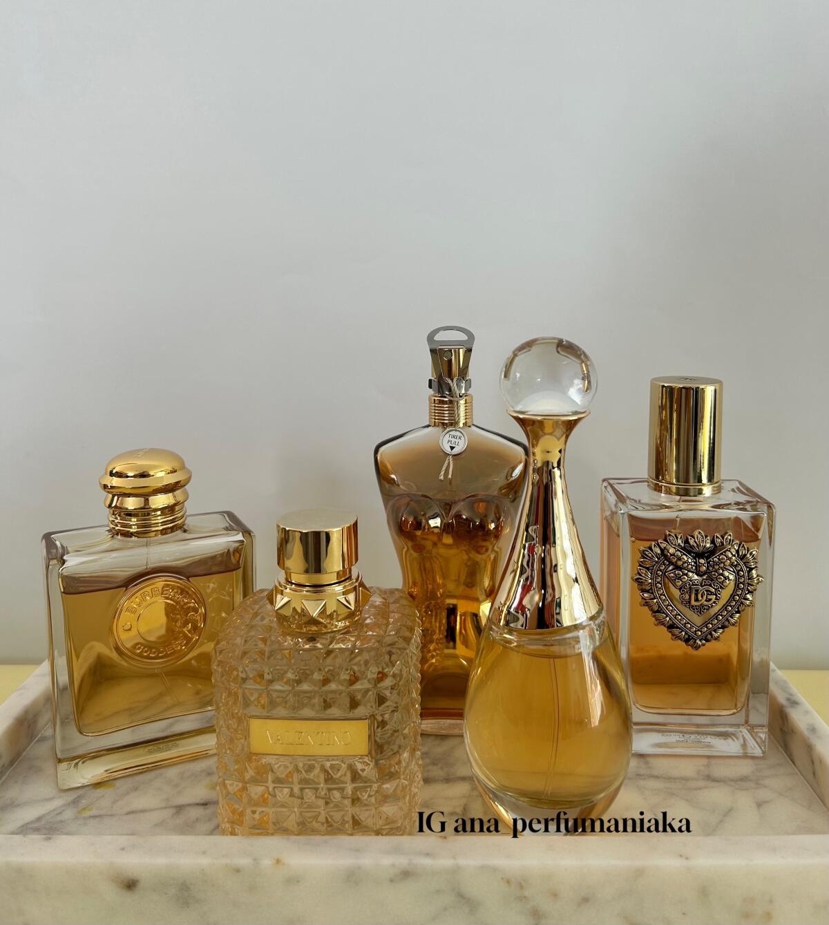 تصویر عطر بورن این روما د گلد دونا والنتینو