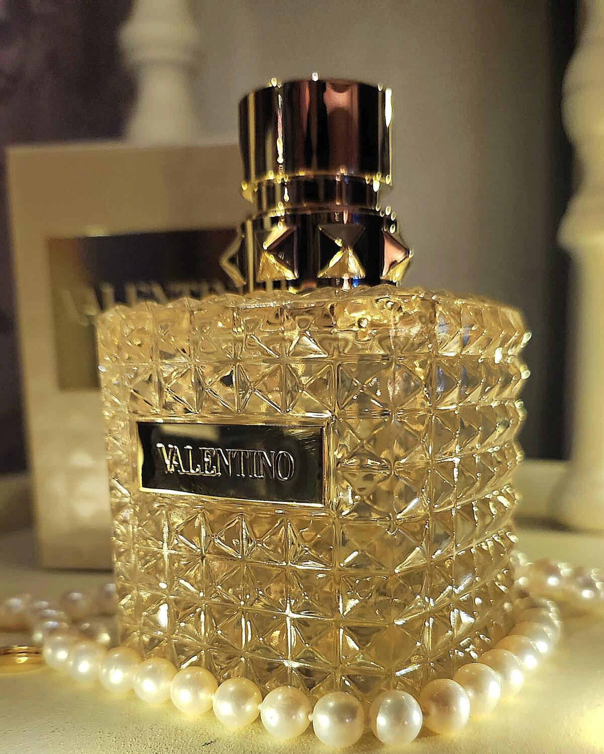 تصویر عطر بورن این روما د گلد دونا والنتینو