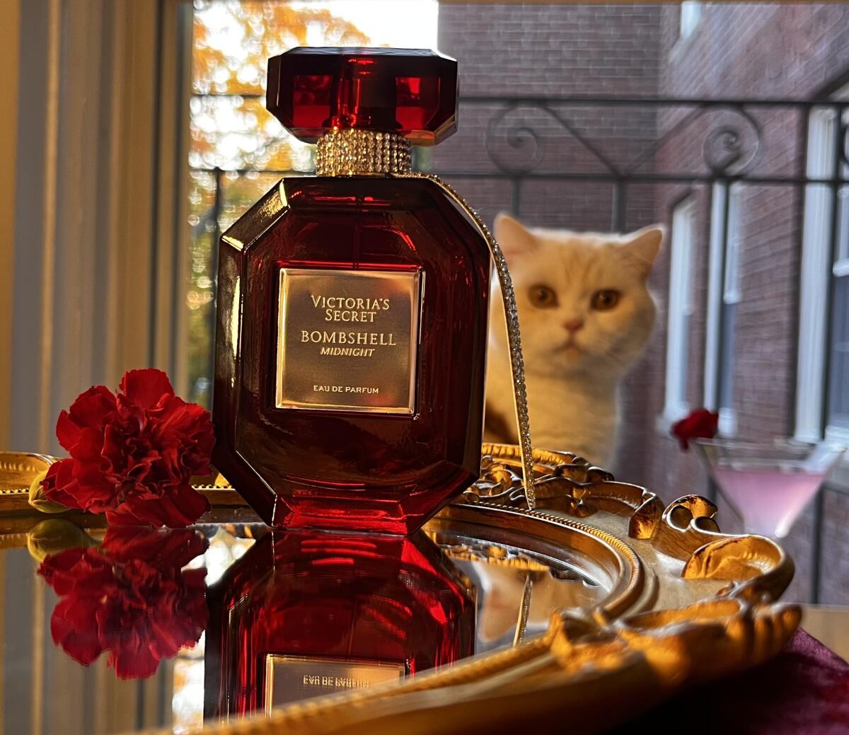 تصویر عطر بامشل میدنایت ویکتوریا سکرت