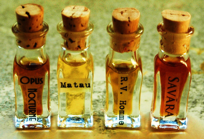 تصویر عطر بلو نهرو رابی ون گو