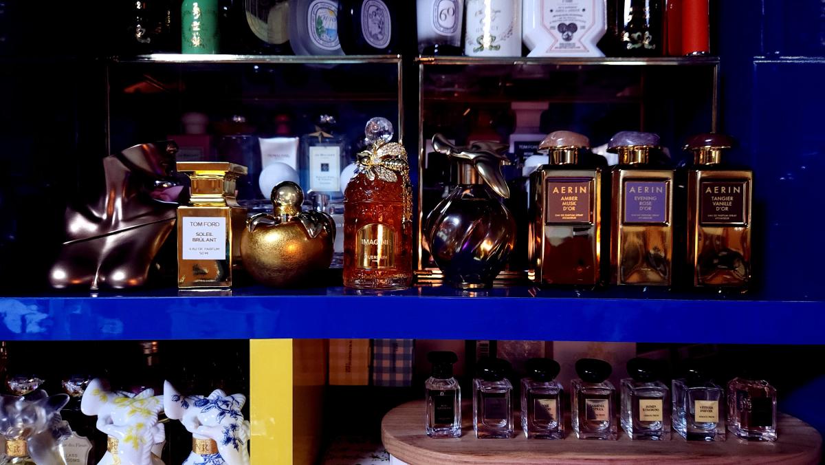 تصویر عطر ایونینگ رز دور ایرین