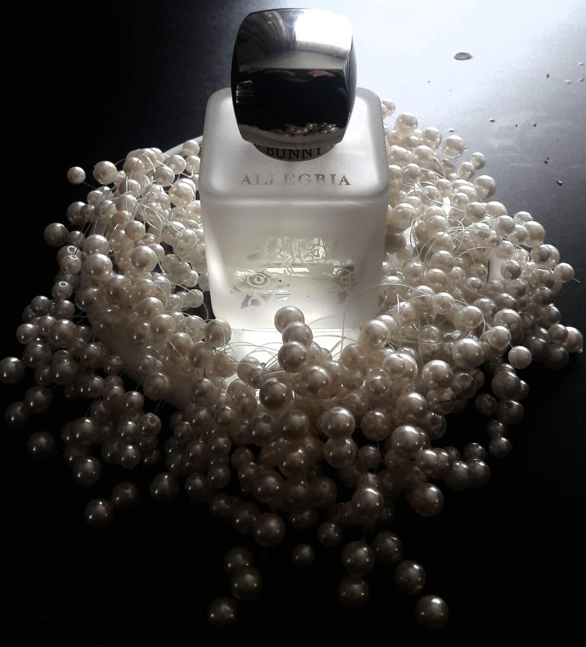 تصویر عطر آلگریا روژ بانی روژ