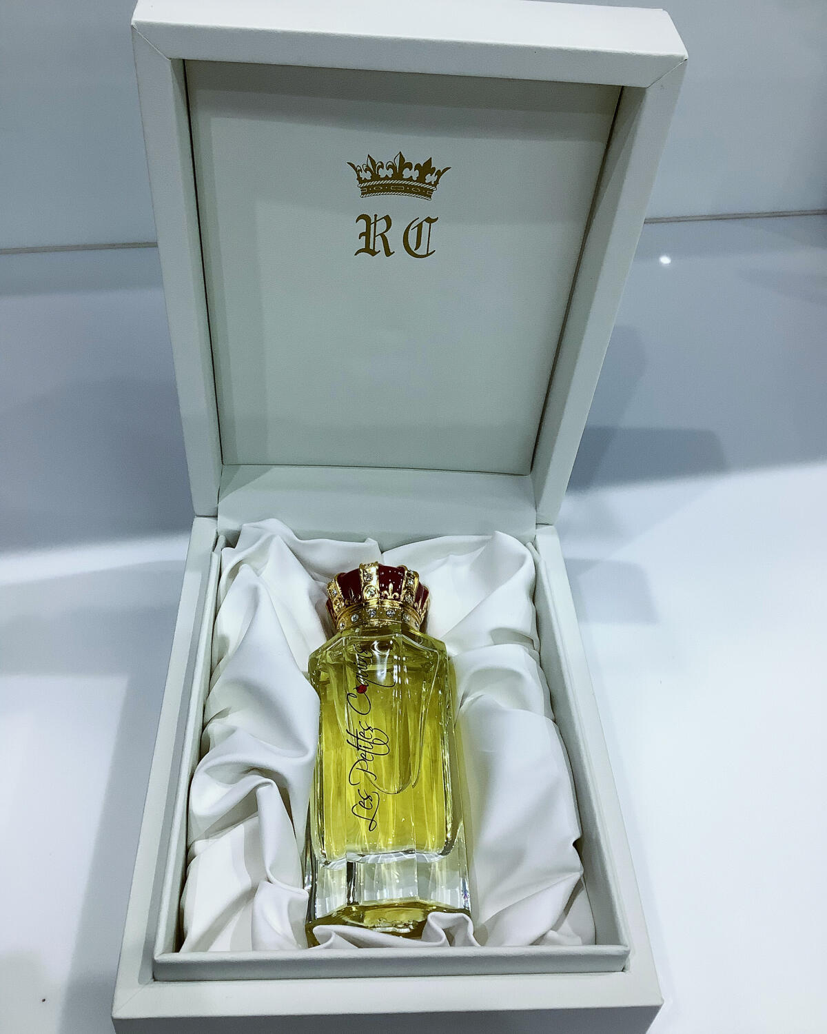 تصویر عطر له پُتیت کوکَن رویال کراون