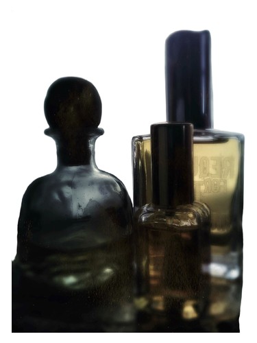 تصویر عطر پرِتی تینگْز سنت بای اِلِکسیس