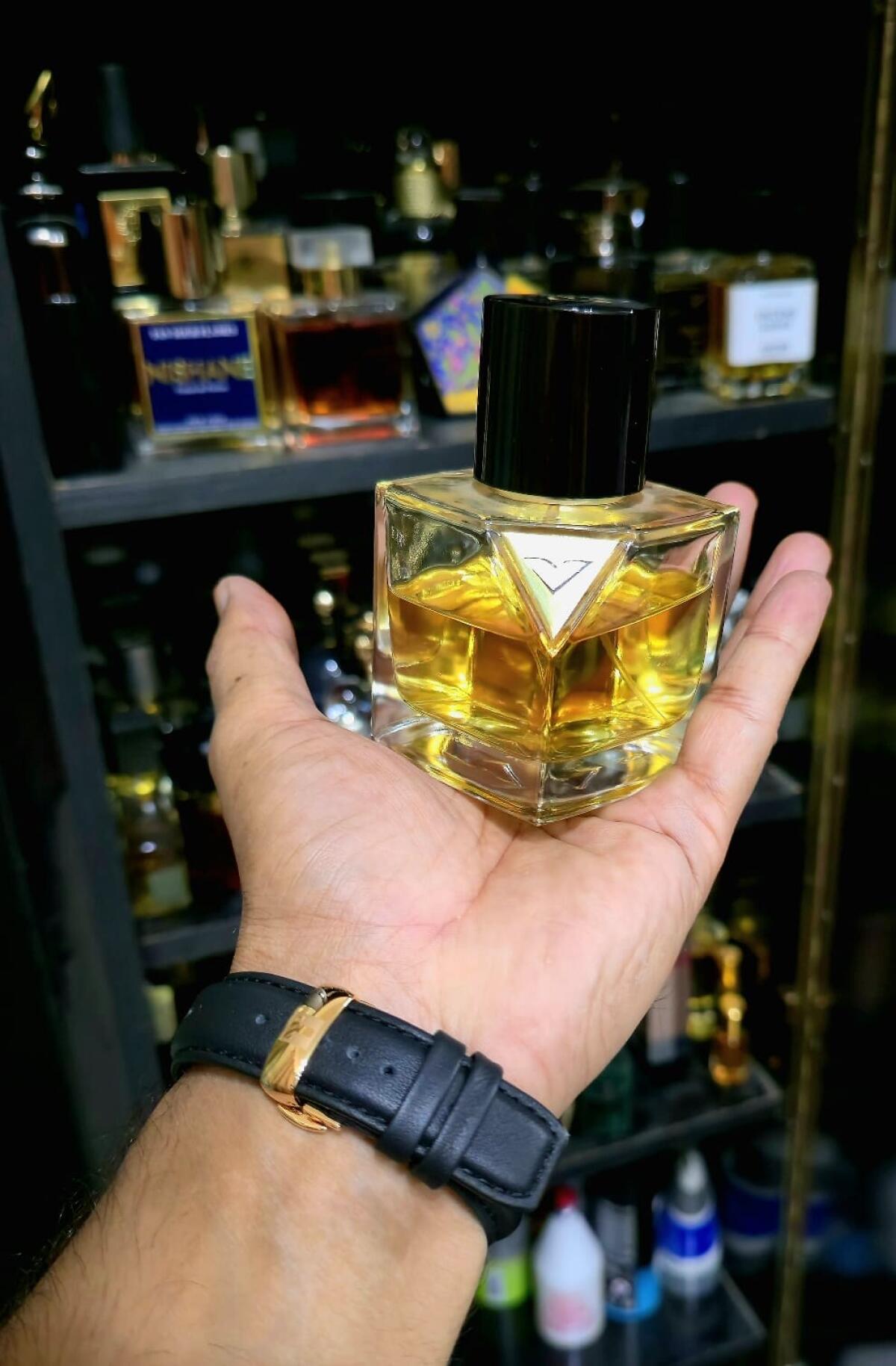 تصویر عطر نارکوز ورتوس