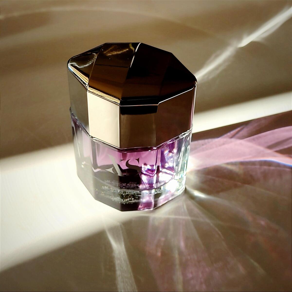 تصویر عطر ایکس اس رابان