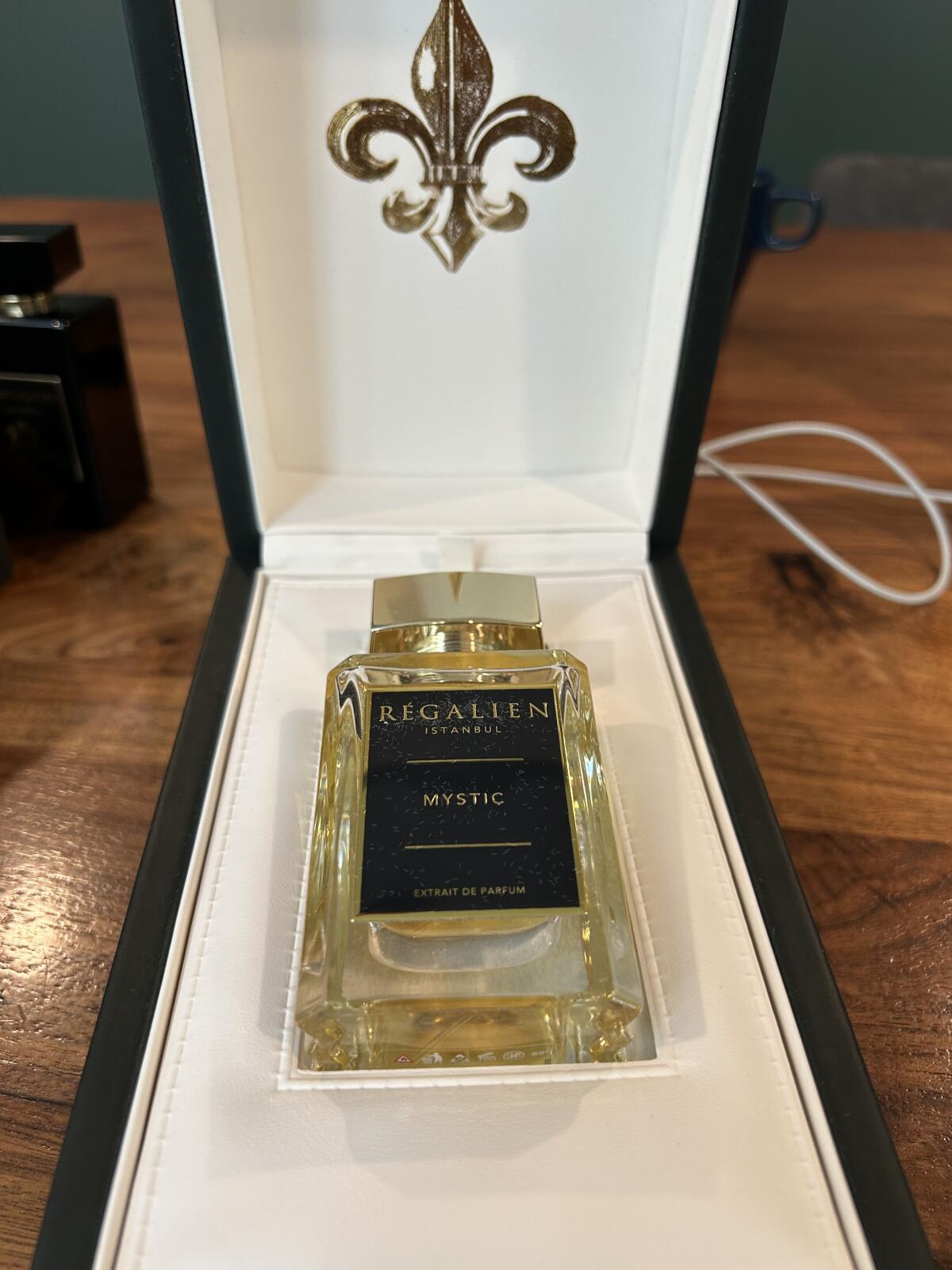 تصویر عطر میستیک رگالین