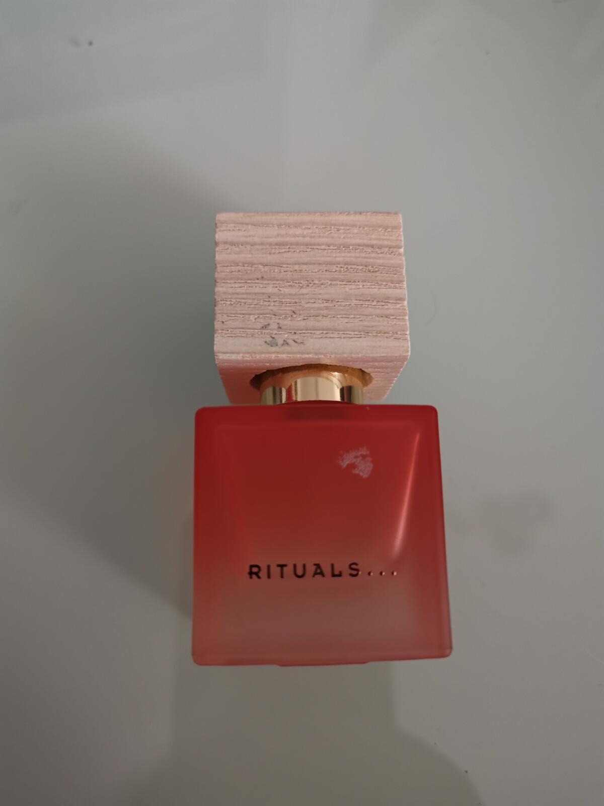 تصویر عطر مگوناه ریچوالز