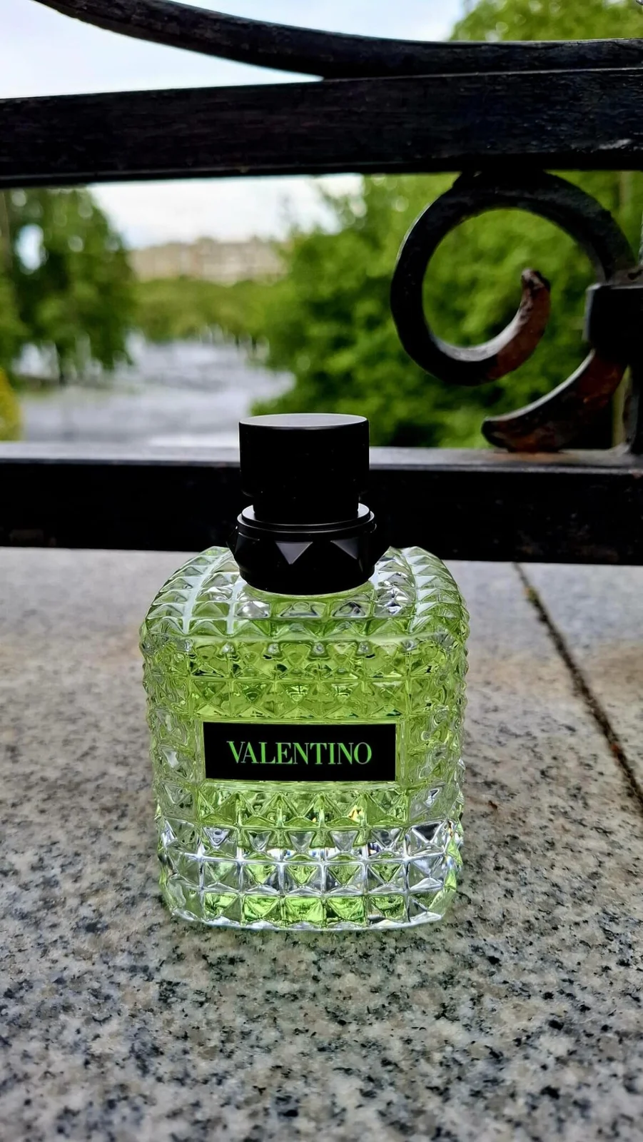تصویر عطر والنتینو دونا بورن این روما گرین استراواگانزا