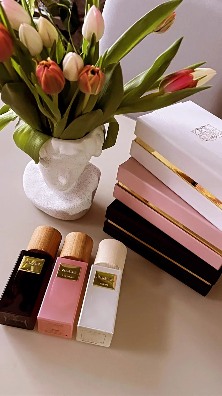 تصویر عطر رُز لوکسوریا ممویز لندن