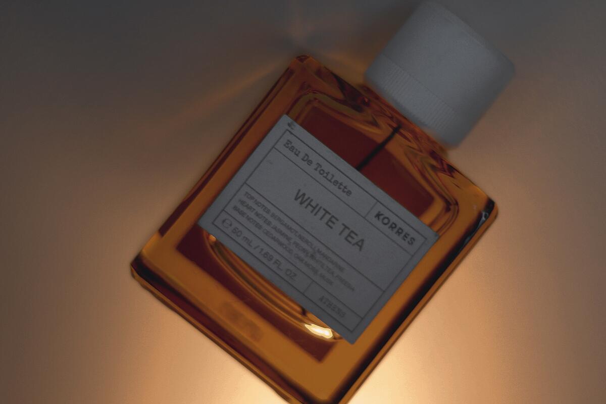 تصویر عطر وایت تی کورس