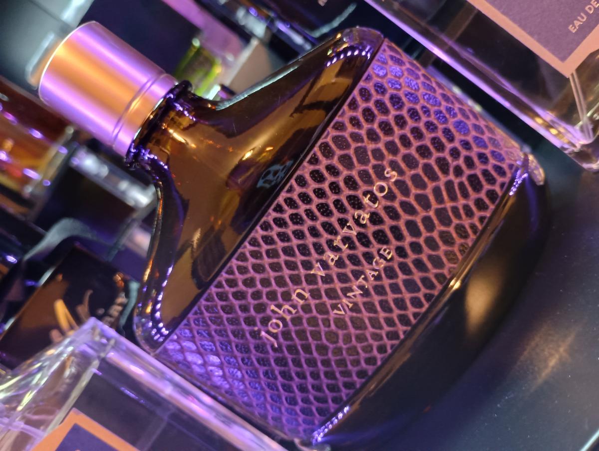 تصویر عطر وینتج جان وارواتوس