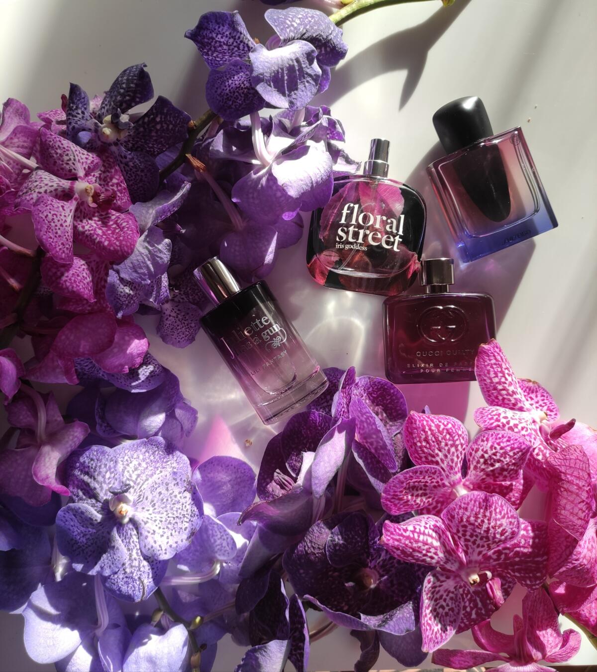 تصویر عطر لیلی فنتسی ژولیت هز ا گان