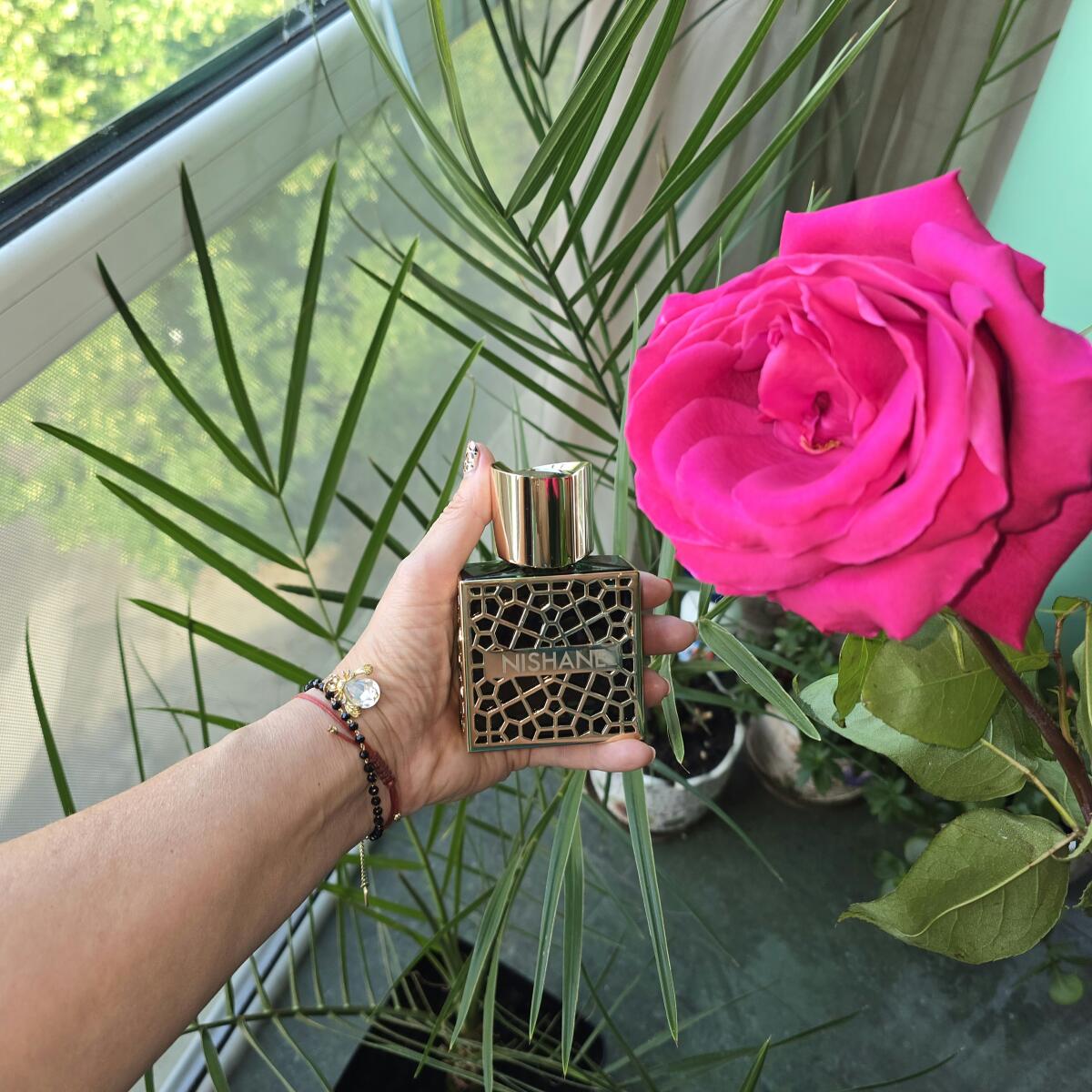تصویر عطر شم نیشانه