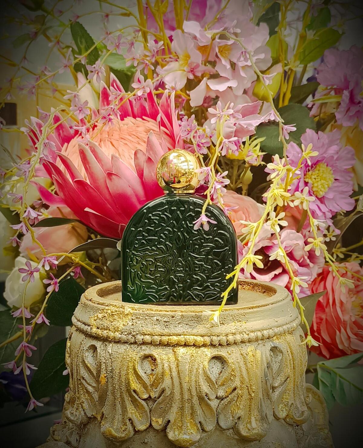 تصویر عطر ما نِیچِر ام میکالف