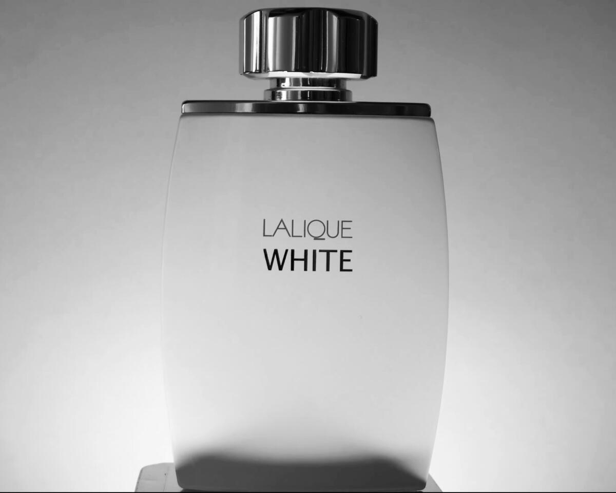 تصویر عطر لالیک وایت