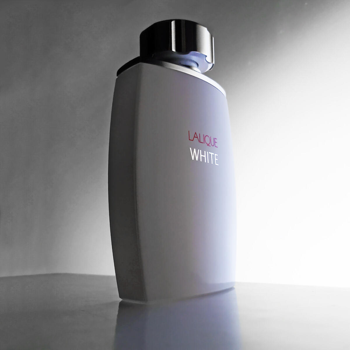 تصویر عطر لالیک وایت
