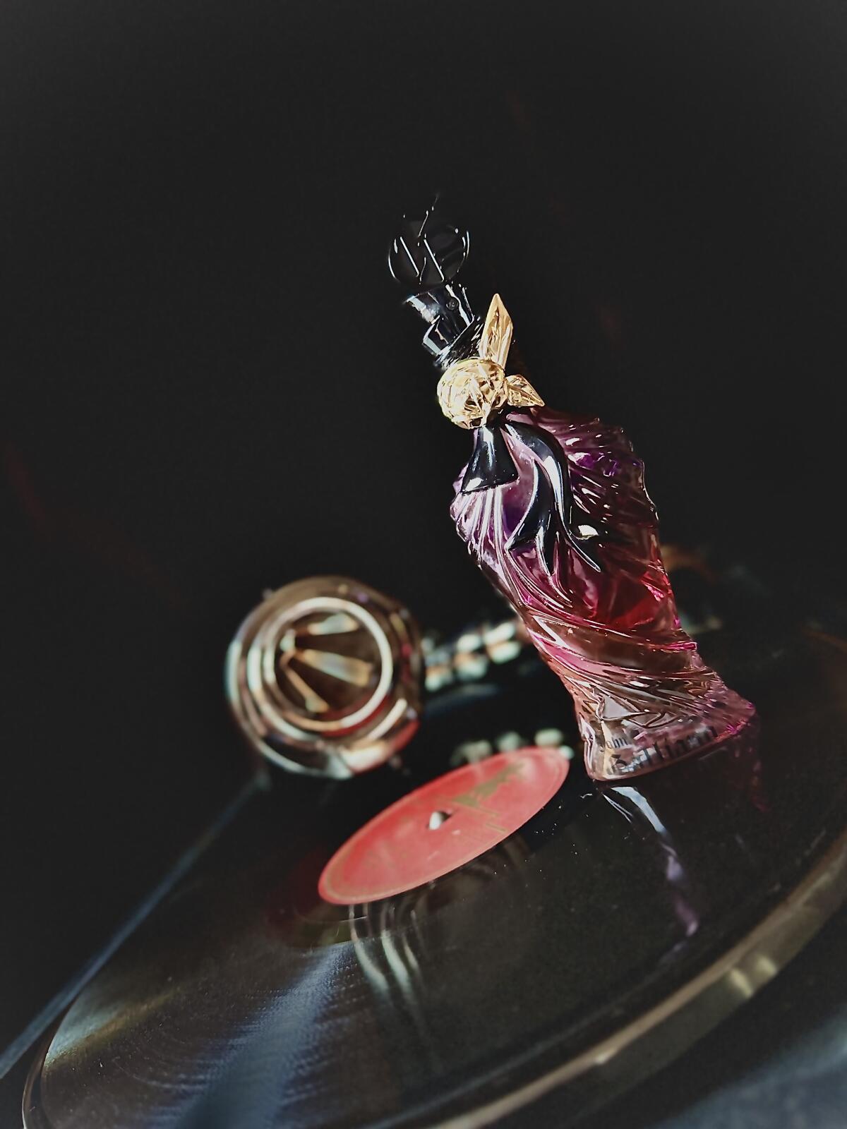 تصویر عطر جان گالیانو