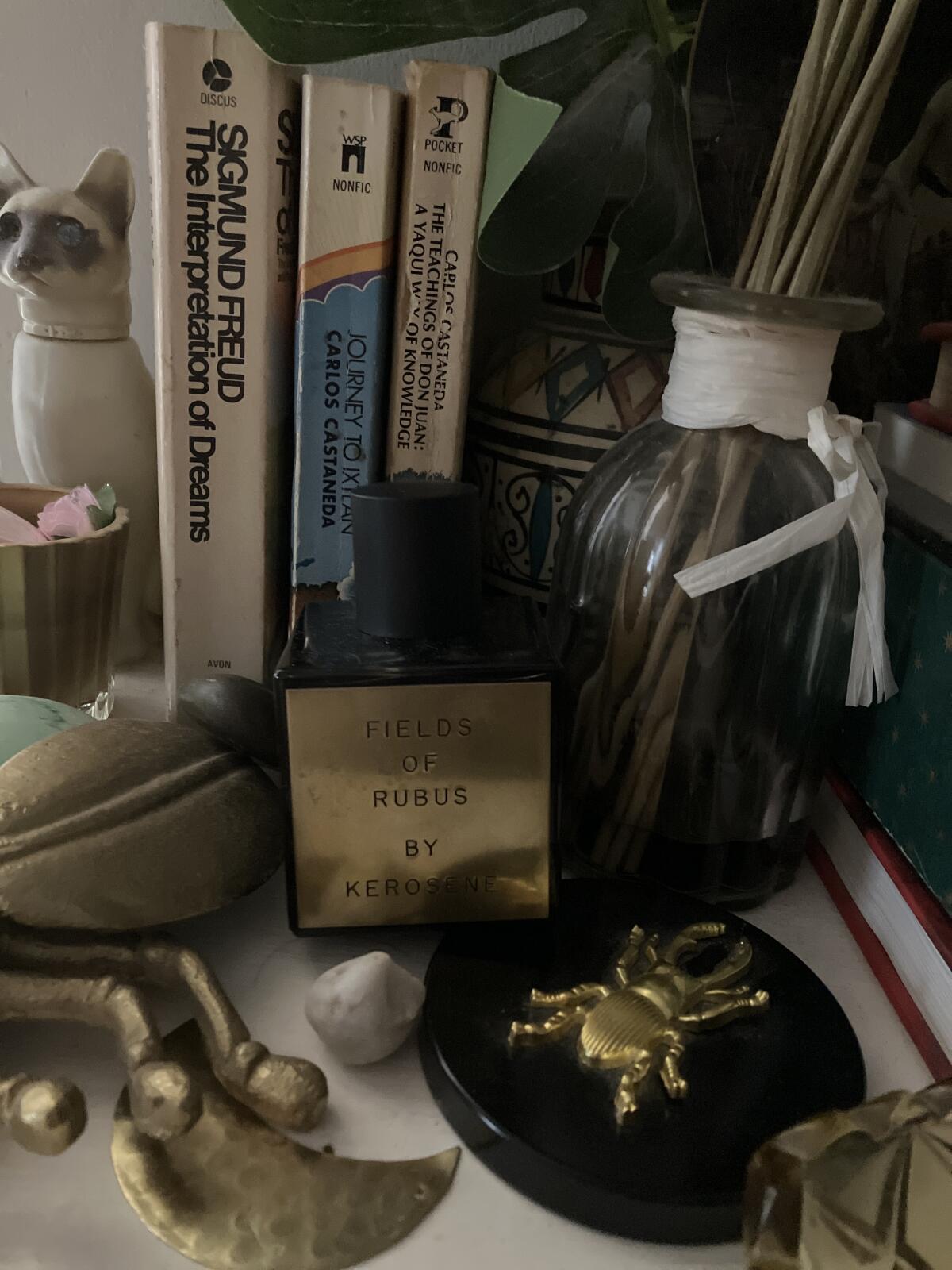 تصویر عطر فیلدز آو روبوس کِرِسین