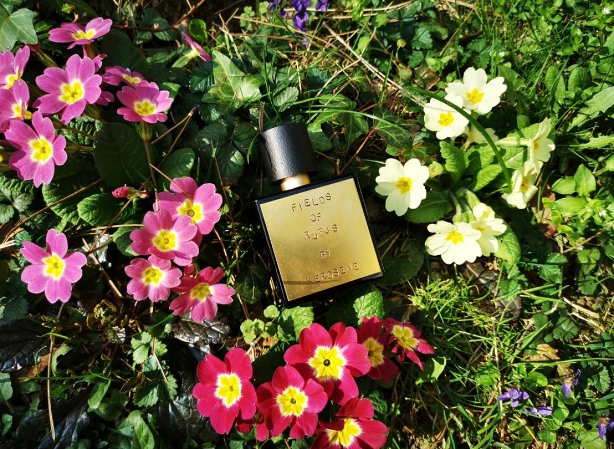 تصویر عطر فیلدز آو روبوس کِرِسین