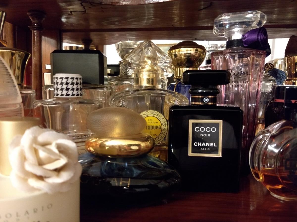 تصویر عطر کامیلیا لربولاریو