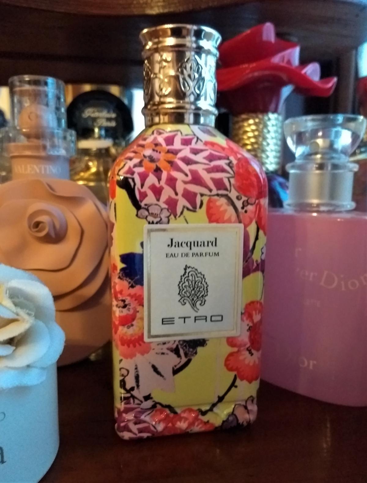تصویر عطر کامیلیا لربولاریو