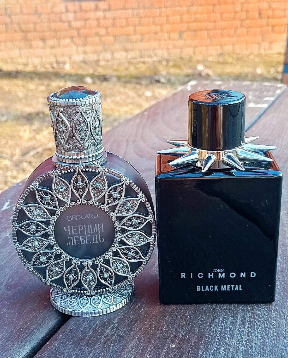 تصویر عطر بلک متال جان ریچمِند