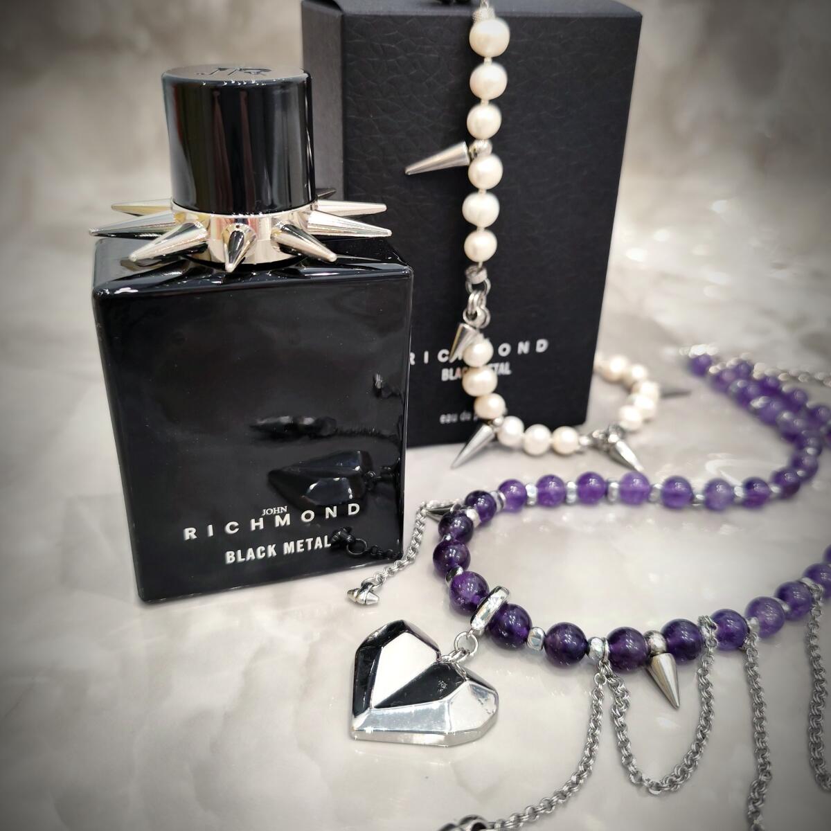 تصویر عطر بلک متال جان ریچمِند
