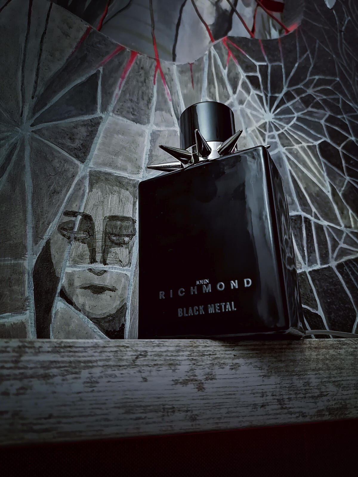 تصویر عطر بلک متال جان ریچمِند
