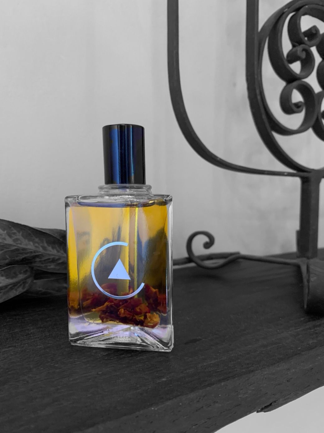 تصویر عطر رُز پچولی اویل لا کوری