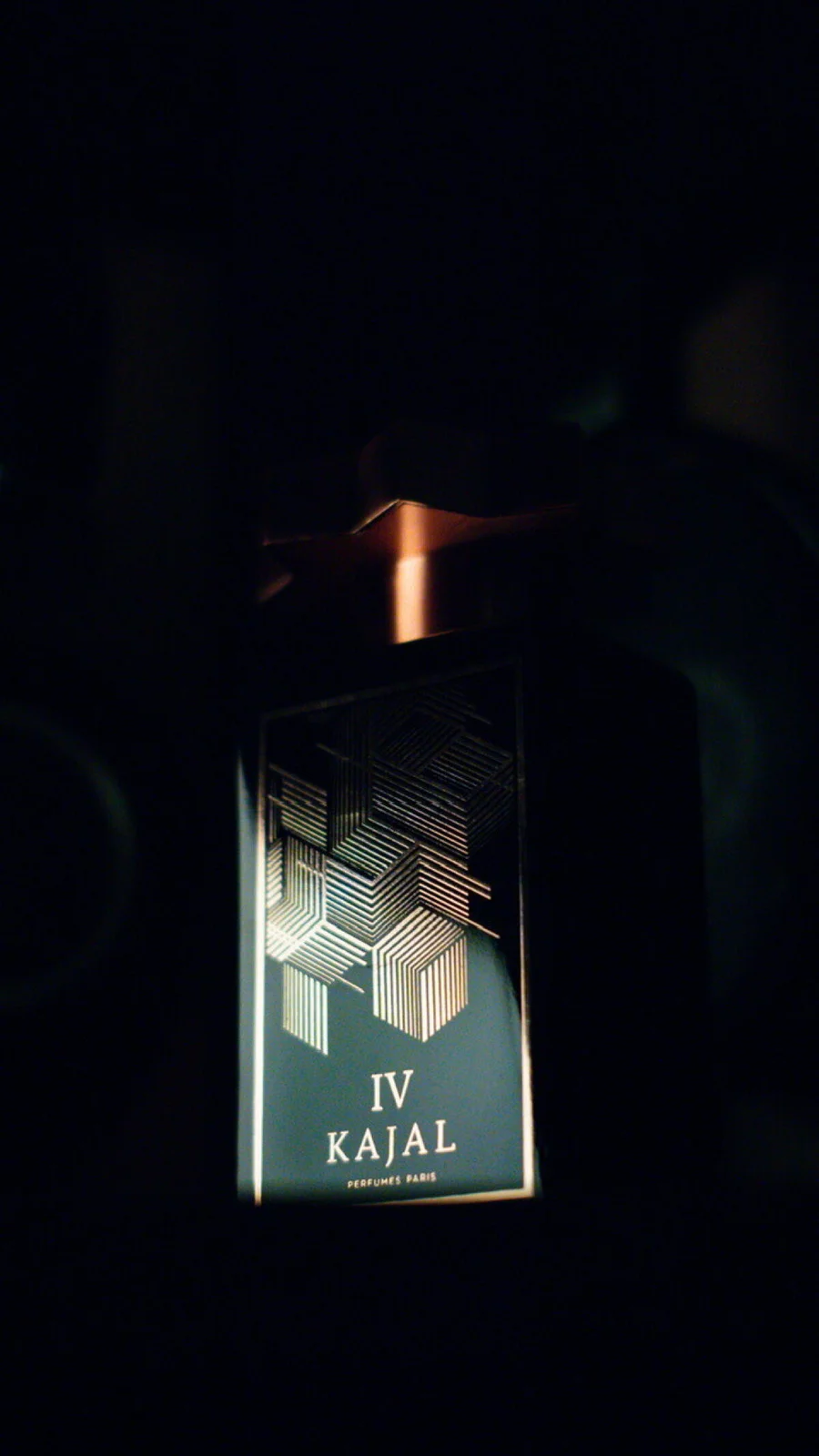 تصویر عطر کاجال ۴