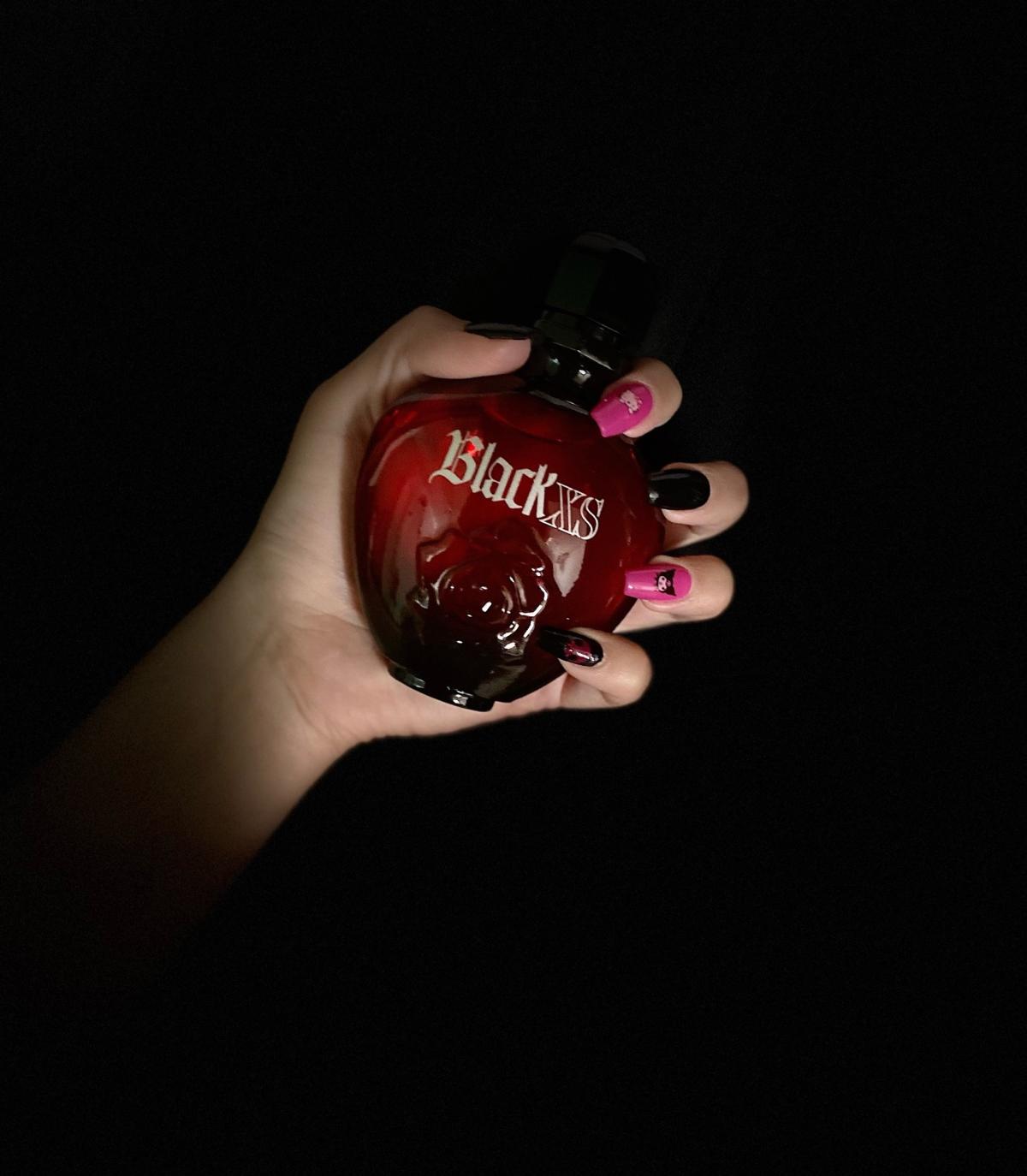 تصویر عطر بِلَک اکس‌اس فور هر رابان