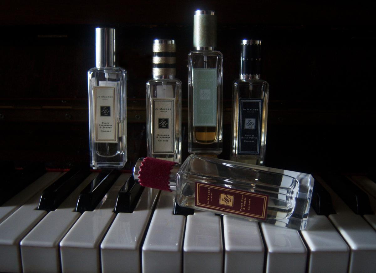 تصویر عطر راک دِ اِیجِز تودور رُز اَند اَمبر جو مالون لندن