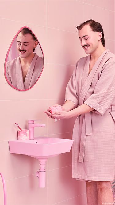 تصویر عطر باربی لاش