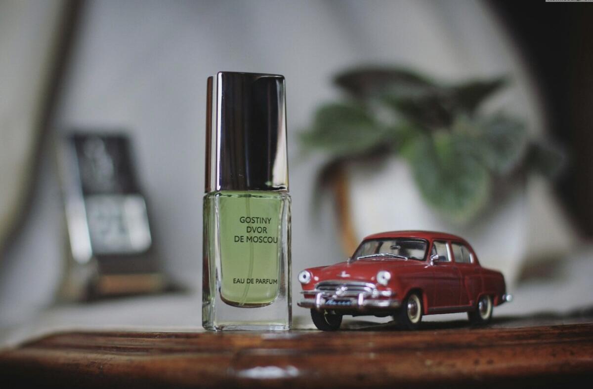 تصویر عطر گوستینی دوور د مسکو نوایا زاریا (طلوع نو)