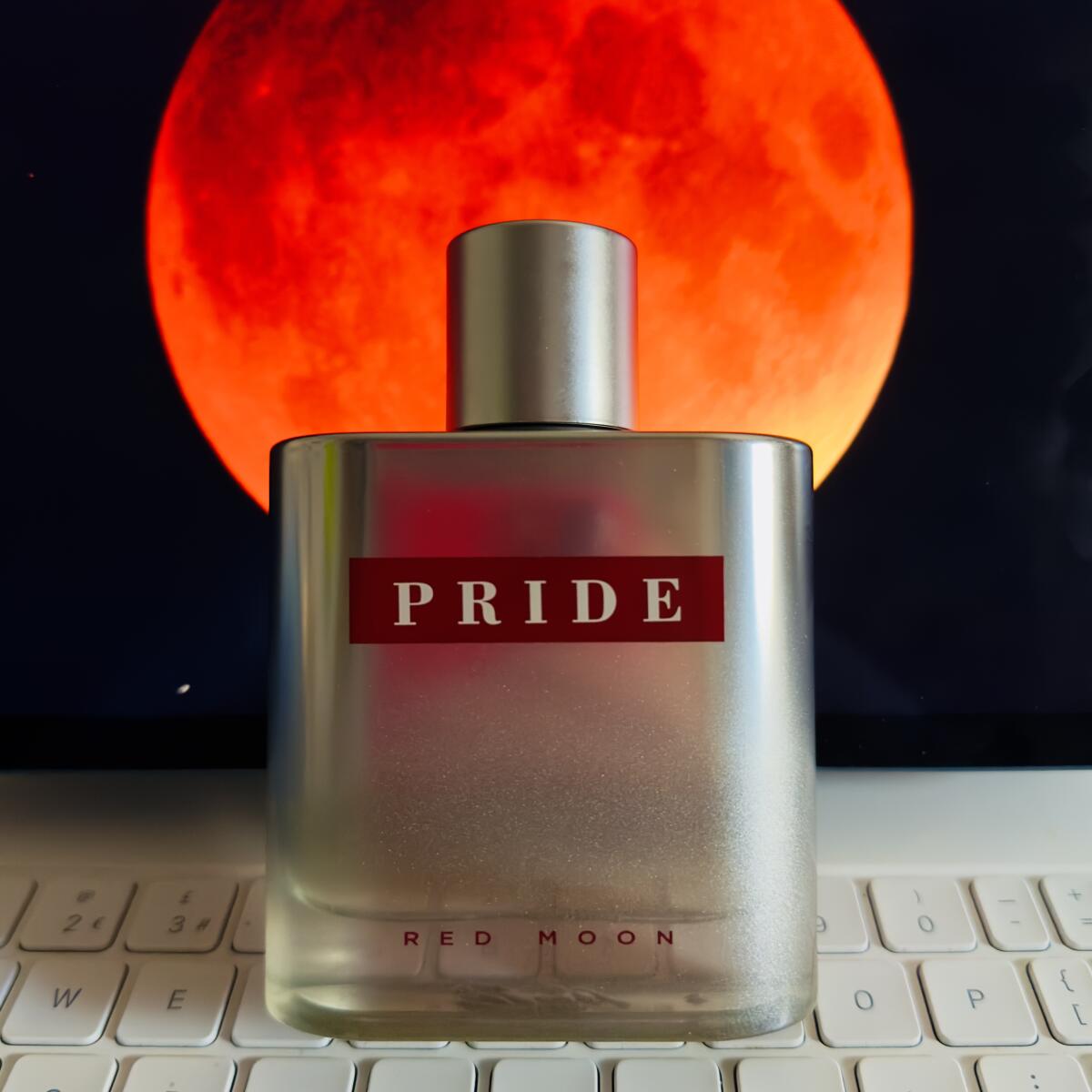 تصویر عطر لونا روسا پرادا