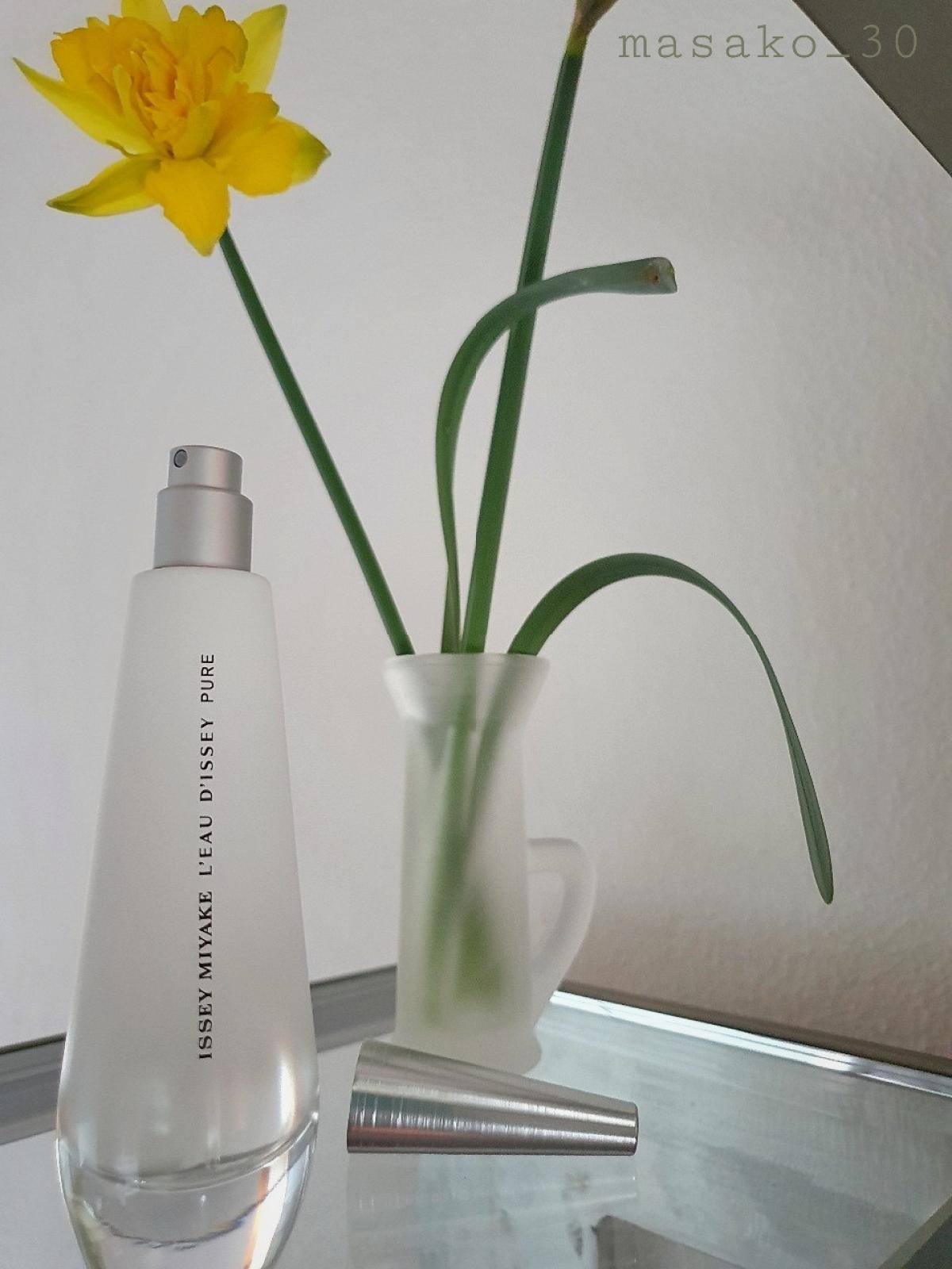 تصویر عطر لو د ایسه پیور او د تویلت ایسی میاکه