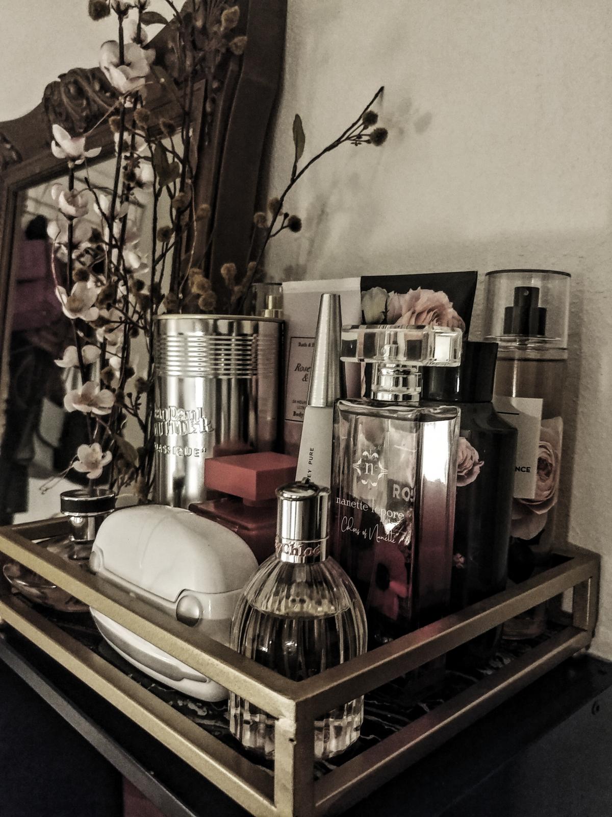 تصویر عطر لو د ایسه پیور او د تویلت ایسی میاکه