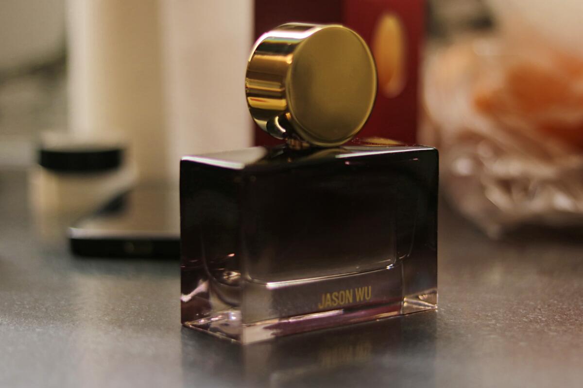 تصویر عطر ولوت رژ جیسِن وو